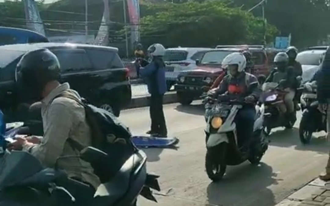 Pilu! Suami Saksikan Istrinya Tewas Dilindas Bus